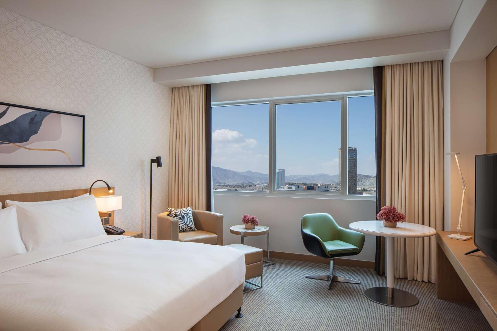 Doubletree By Hilton Fujairah City Ngoại thất bức ảnh Deluxe room