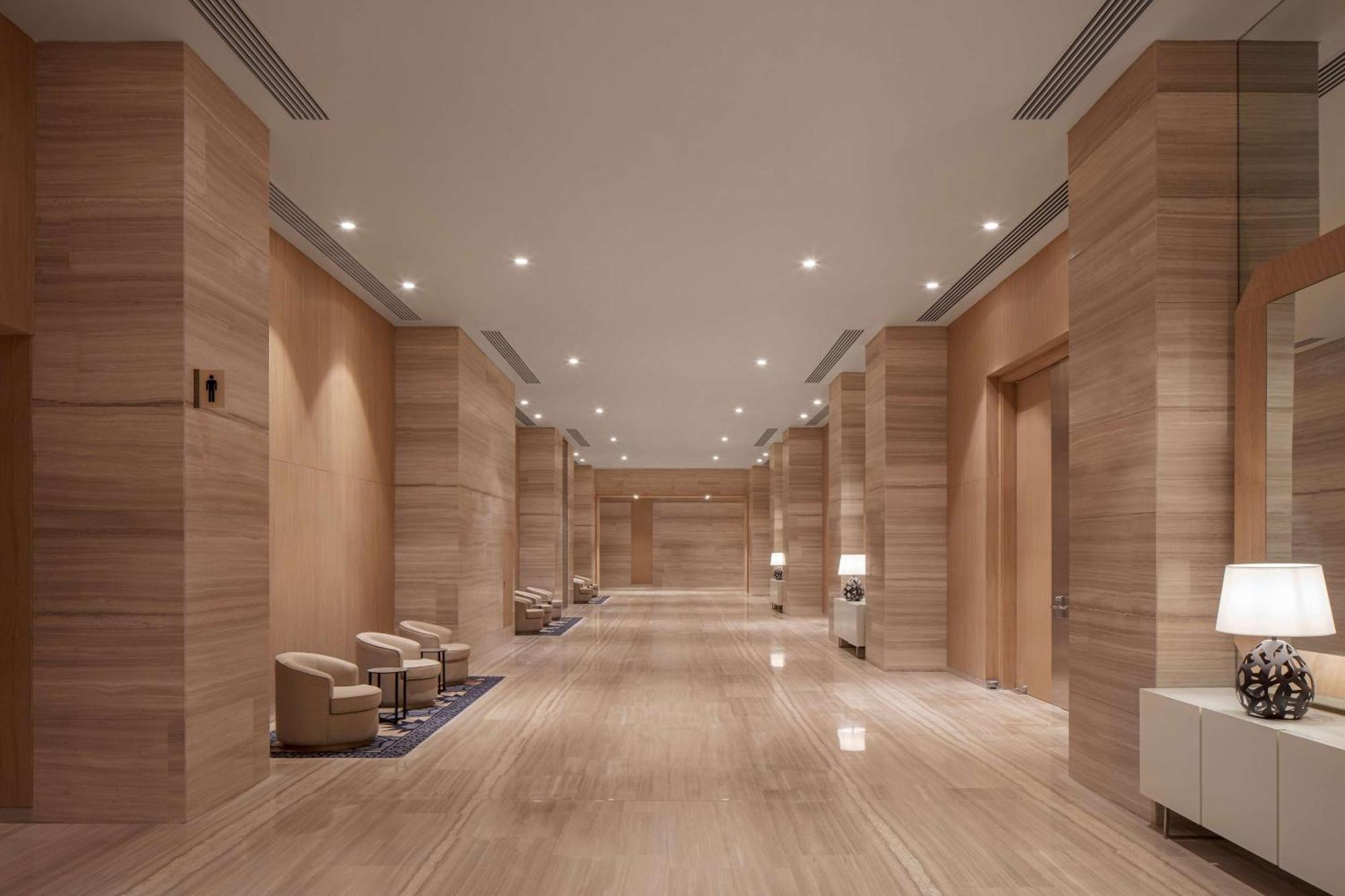 Doubletree By Hilton Fujairah City Ngoại thất bức ảnh The interior of the hotel
