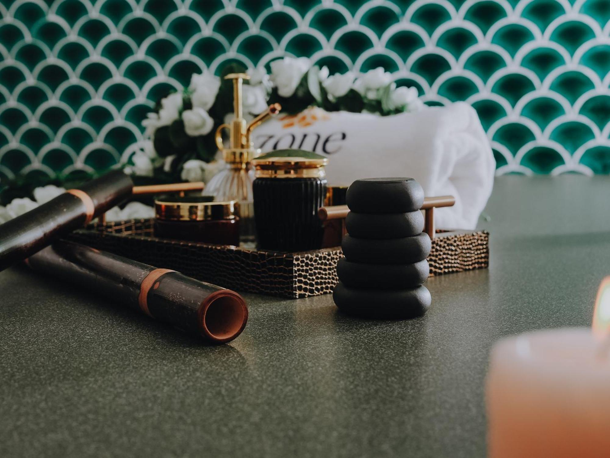Doubletree By Hilton Fujairah City Ngoại thất bức ảnh A collection of makeup products